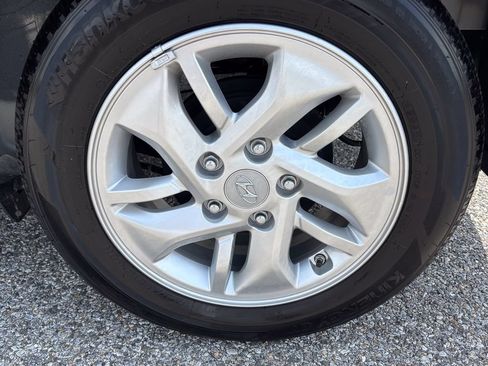 Used 2025 Hyundai Venue SE FWD image 43