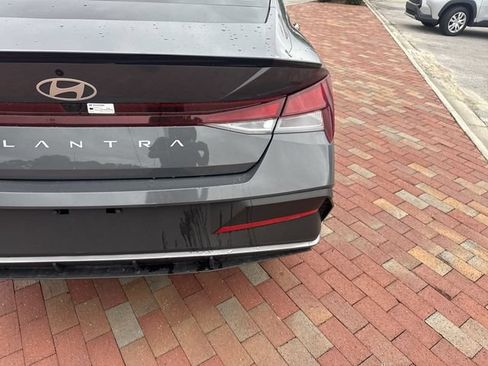 Used 2025 Hyundai Elantra Sport FWD image 12