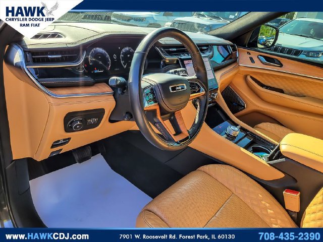 Used 2023 Jeep Grand Cherokee L Summit AWD/4WD image 9