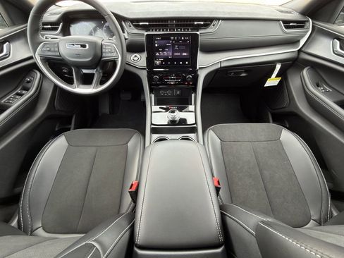 New 2025 Jeep Grand Cherokee L Altitude image 10