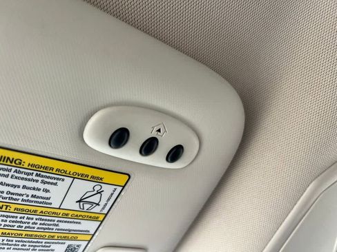 Used 2017 Ford Escape Titanium image 32