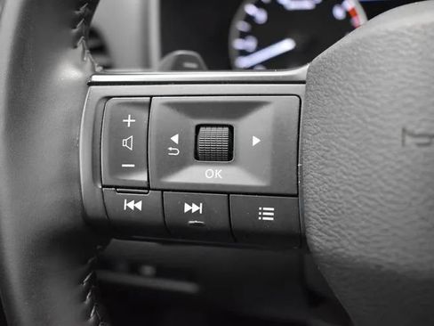 Used 2025 Nissan Rogue SV FWD image 24