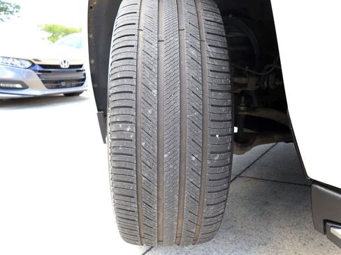 Used 2017 GMC Yukon SLT w/ Premium Edition RWD image 26