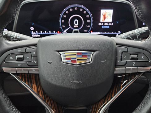 Used 2024 Cadillac Escalade Premium Luxury RWD image 15