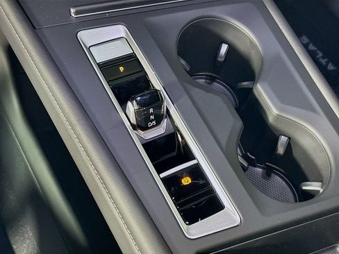 New 2025 Volkswagen Atlas Cross Sport SE image 17