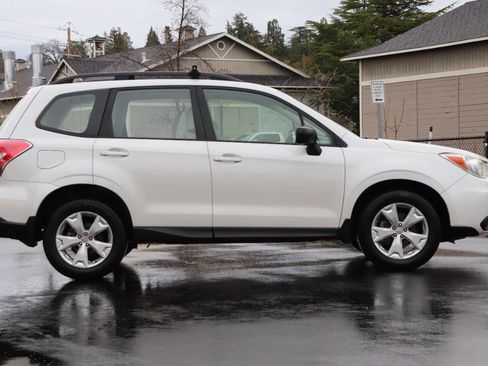 Used 2015 Subaru Forester 2.5i w/ Alloy Wheel Package image 10