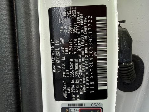 Certified 2025 Kia Sorento S FWD image 27