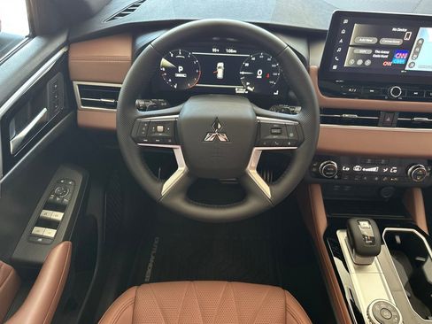 New 2025 Mitsubishi Outlander SEL image 13