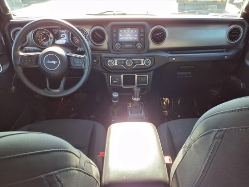 Used 2018 Jeep Wrangler Unlimited Sport image 9