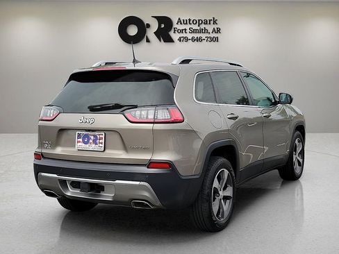 Used 2019 Jeep Cherokee Limited w/ Trailer Tow Group AWD/4WD image 5
