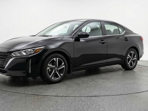 Used 2025 Nissan Sentra SV image 3