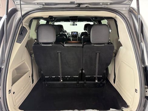 Used 2017 Dodge Grand Caravan SXT FWD image 18