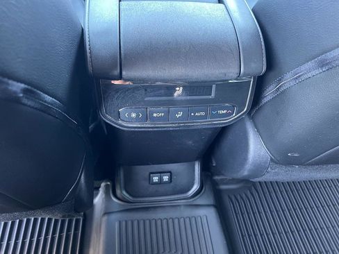 Used 2021 Toyota Highlander XSE image 19