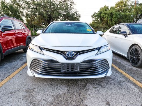 Used 2020 Toyota Camry XLE FWD image 4