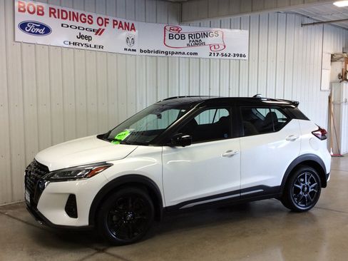 Used 2024 Nissan Kicks SR image 1