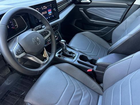 Used 2025 Volkswagen Jetta SEL FWD image 4