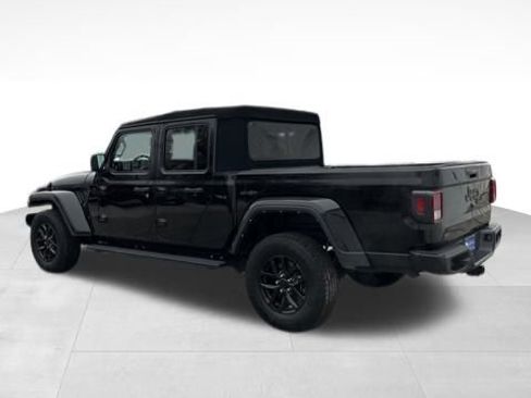 Used 2021 Jeep Gladiator Sport image 5