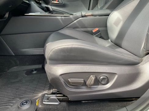 Used 2025 Toyota Crown Platinum image 28