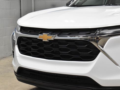 Used 2026 Chevrolet Trax LS w/ Driver Confidence Package FWD image 28