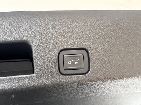 Used 2025 Buick Enclave Preferred image 18