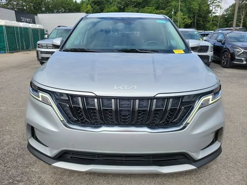 Used 2022 Kia Carnival LX FWD image 2
