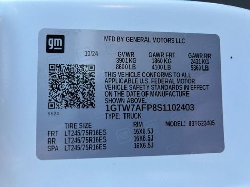 New 2025 GMC Savana 2500 w/ Driver Convenience Package RWD image 32