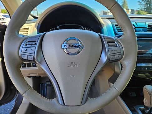 Used 2013 Nissan Altima 2.5 SL w/ 2.5 Moonroof Pkg FWD image 21