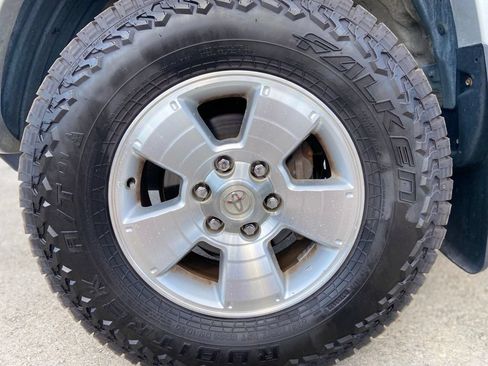 Used 2005 Toyota Tacoma PreRunner RWD image 9
