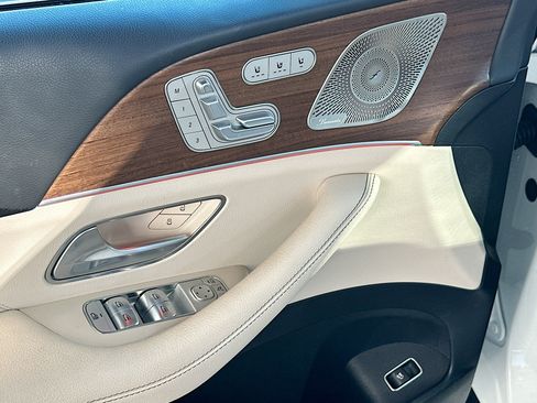 Used 2025 Mercedes-Benz GLS 450 4MATIC image 18