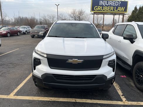 Used 2025 Chevrolet Silverado EV W/T image 2