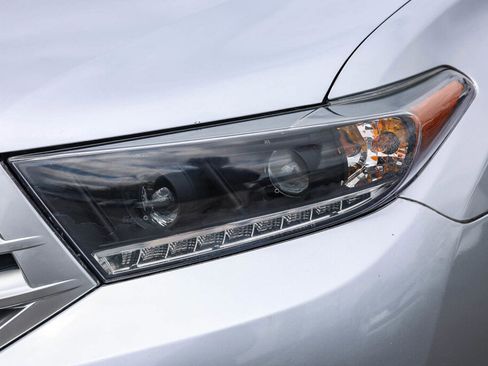 Used 2011 Toyota Highlander 2WD image 19