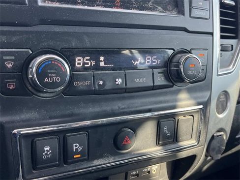 Used 2019 Nissan Titan SV w/ SV Convenience Package image 32