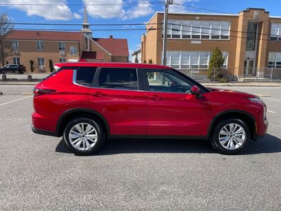 New 2026 Mitsubishi Outlander ES