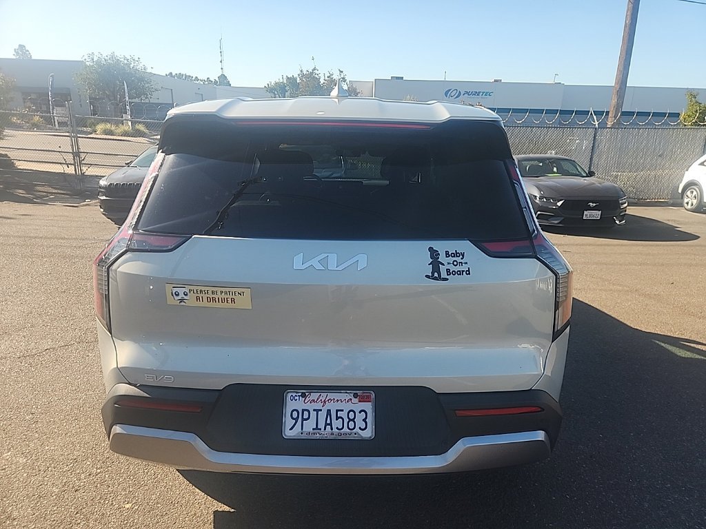 Used 2024 Kia EV9 Light Long Range RWD image 11