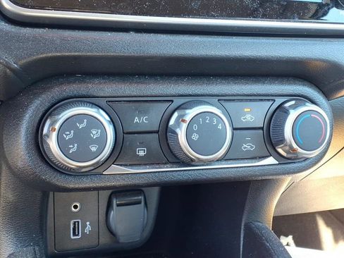 Used 2023 Nissan Versa S w/ Trunk Package image 9