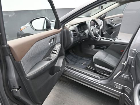 Certified 2023 Nissan Rogue SV image 14