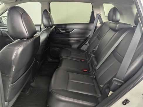 Used 2017 Nissan Rogue SL w/ SL Premium Package image 16