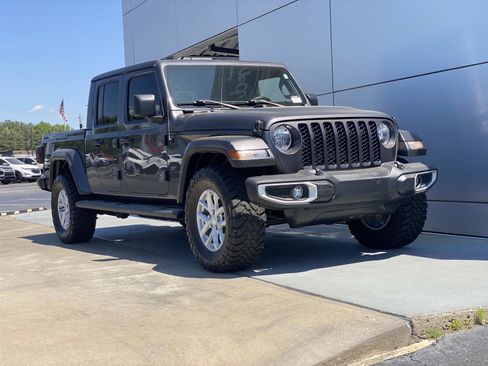 Used 2023 Jeep Gladiator Sport AWD/4WD image 2
