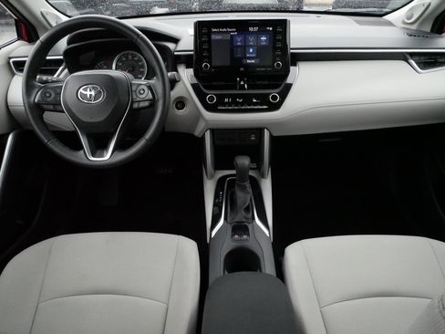 Certified 2022 Toyota Corolla Cross LE w/ Moonroof Package image 10