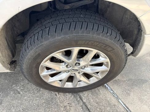 Used 2016 Ford Expedition Limited w/ Equipment Group 301A RWD image 11