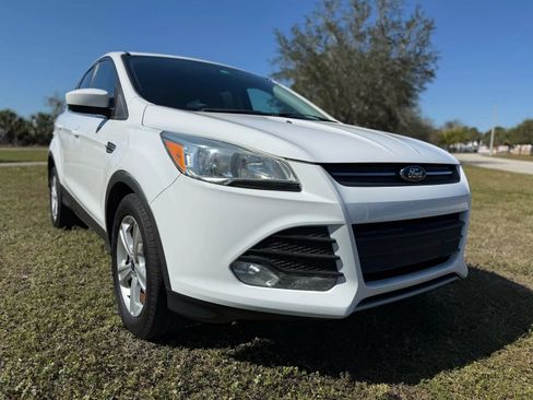 Used 2015 Ford Escape SE FWD image 3