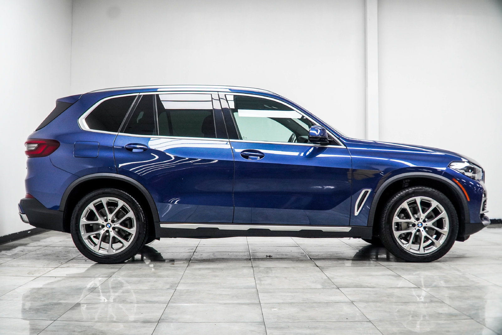 Used 2021 BMW X5 xDrive40i w/ Premium Package AWD/4WD image 8