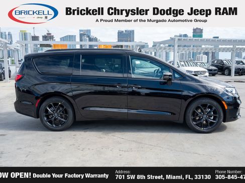New 2026 Chrysler Pacifica Select image 4