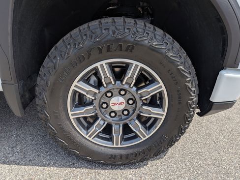 Certified 2024 GMC Sierra 1500 AT4 w/ Technology Package AWD/4WD image 12