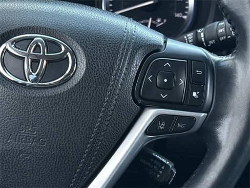 Used 2017 Toyota Highlander SE image 14