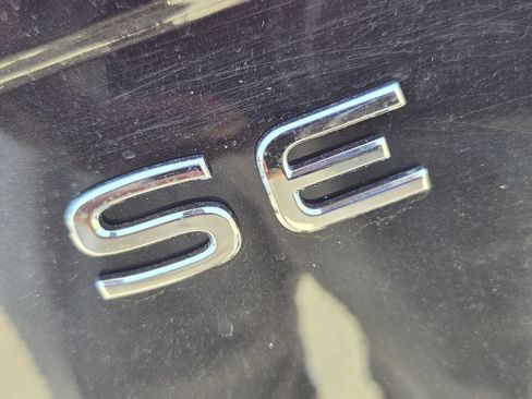 Used 2024 Volkswagen Tiguan SE FWD image 9