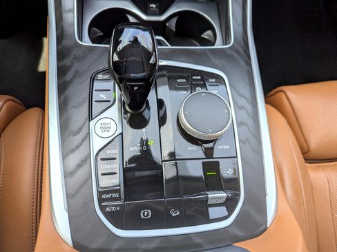 Used 2022 BMW X7 xDrive40i w/ Luxury Seating Package image 27