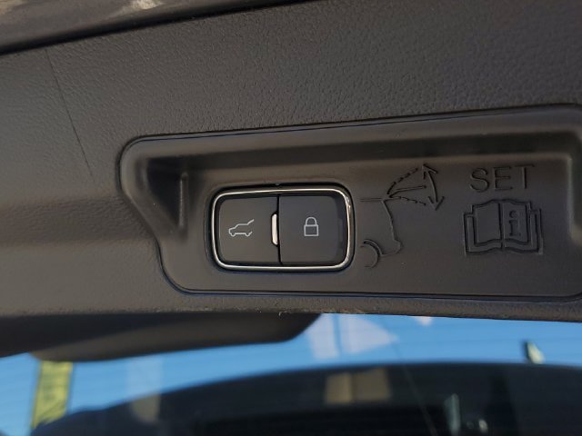 Used 2022 Ford Explorer Limited w/ Equipment Group 301A AWD/4WD image 11