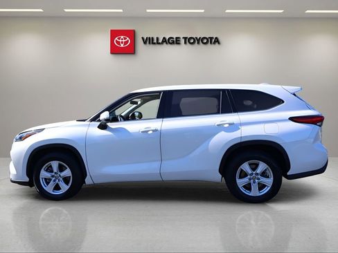 Certified 2020 Toyota Highlander LE FWD image 2