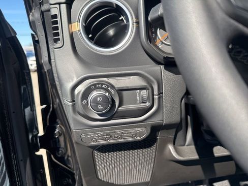 Certified 2025 Jeep Gladiator Sport image 16